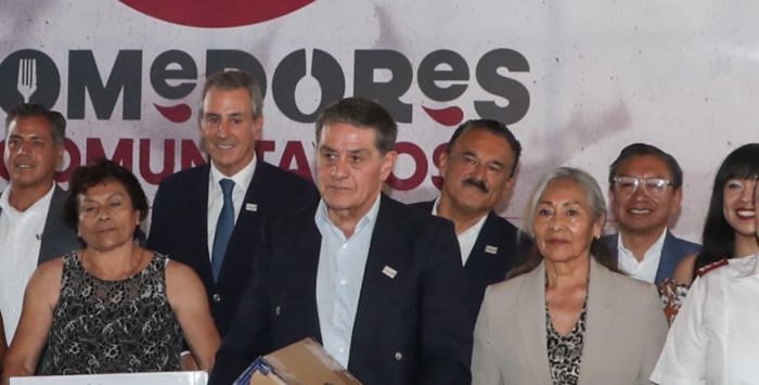 Entrega Pepe Chedraui apoyos a comedores comunitarios