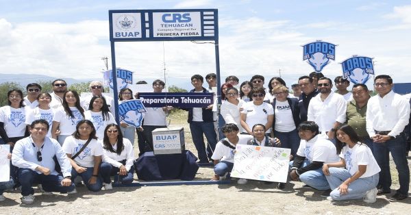 Colocan la primera piedra del edificio para preparatoria en Tehuacán
