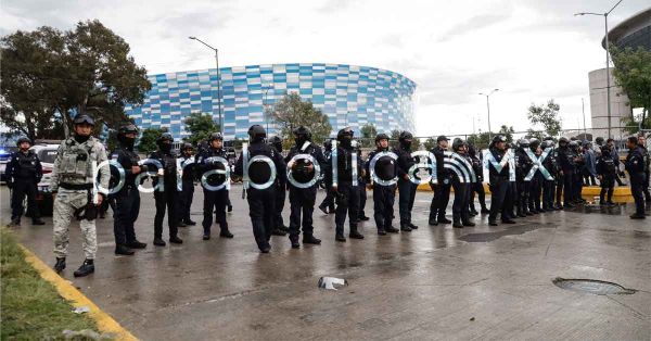 Muere una mujer tras enfrentamiento afuera del Estadio Cuauht&eacute;moc
