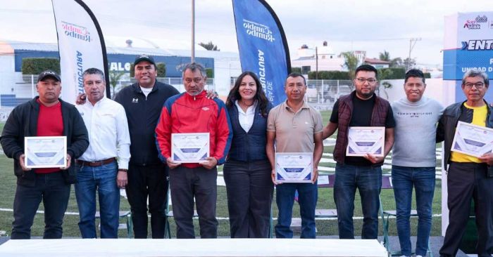 Entrega Lupita Cuautle nueva imagen para el Complejo Deportivo Emiliano Zapata