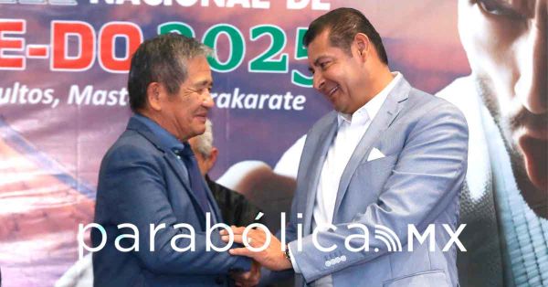 Reconoce Armenta la trayectoria del instructor de Karate Shihan Koichi Choda Watanabe