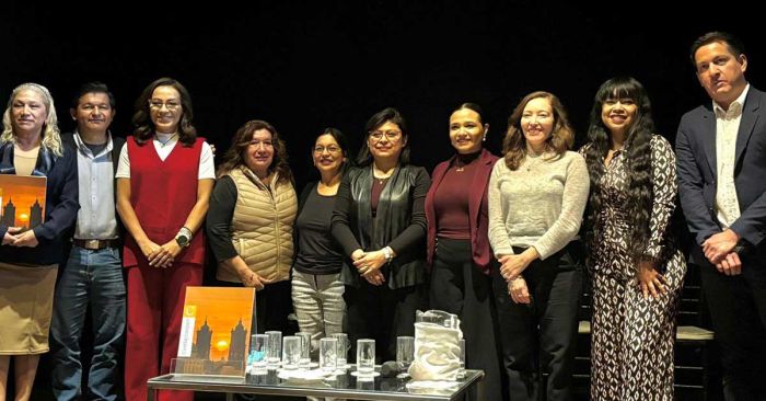 Presenta Gobierno de la Ciudad tomo 43 de la Revista Cuetlaxcoapan