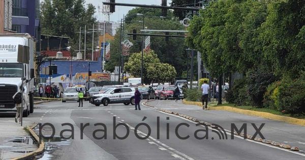 Bloquean Normalistas el bulevar 5 de mayo
