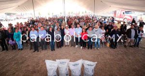 Entrega Lupita Cuautle 160 toneladas de fertilizante a 800 familias de San Andr&eacute;s Cholula
