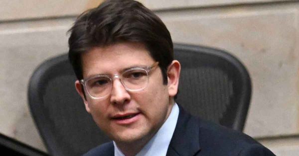 Sigue Miguel Uribe en "máxima gravedad y con pronóstico reservado"