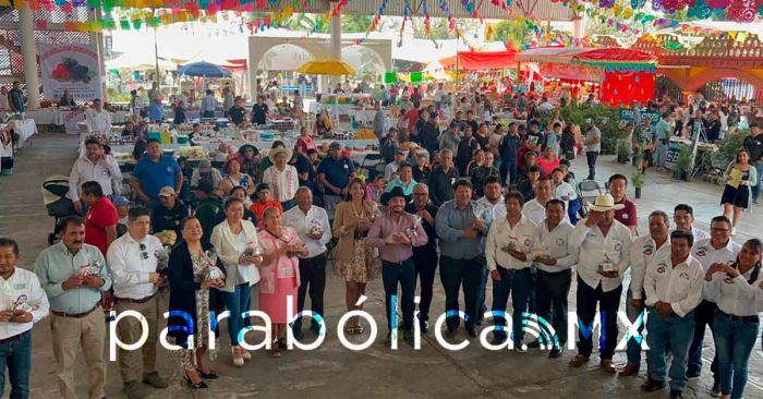 Celebra Domingo Arenas con éxito la quinta Feria del Capulín