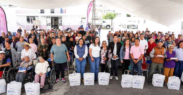 Entrega Lupita Cuautle apoyos alimentarios a familias de San Andr&eacute;s Cholula