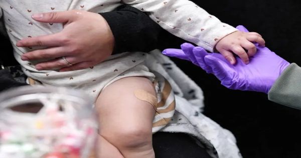 Organizan &#039;fiestas de sarampión&#039; en pleno brote en Texas