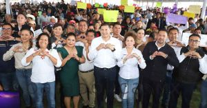 Entrega Alejandro Armenta insumos para el campo y obra comunitaria en Tecamachalco