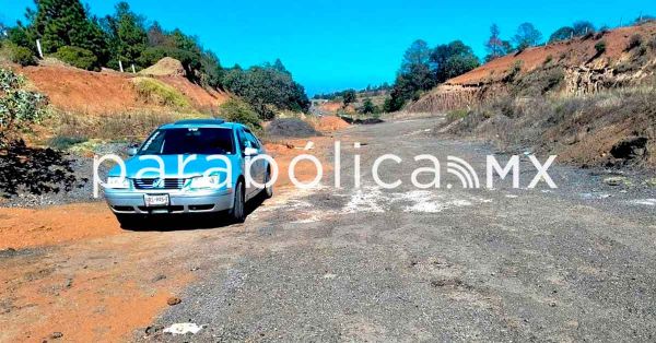 Abandonan tres cuerpos al interior de un automóvil en Zacatlán