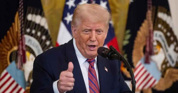 Anuncia Trump acuerdo arancelario con Japón