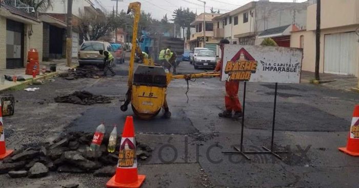 Avanza bacheo de calles en la capital poblana