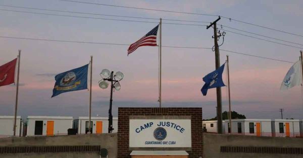 Descarta Sheinbaum que mexicanos deportados vayan a ser enviados a Guant&aacute;namo