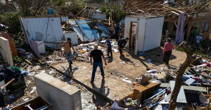 Arrasa tornado con ciudad de Brasil; hay 6 muertos
