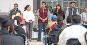 Entrega Omar Mu&ntilde;oz huertos y gallineros a familias de Cuautlancingo