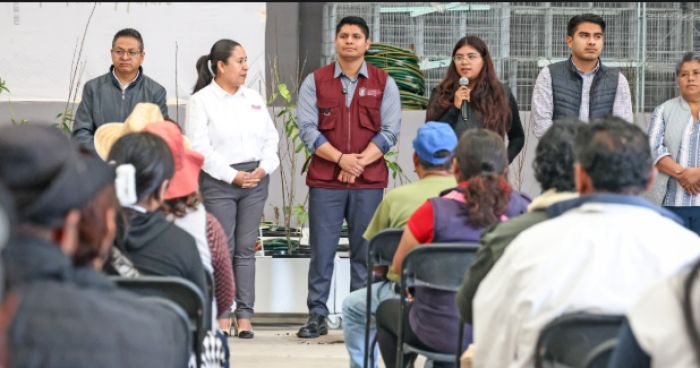 Entrega Omar Mu&ntilde;oz huertos y gallineros a familias de Cuautlancingo