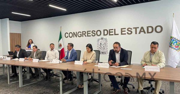 Aprueban exhorto para cuidar derechos laborales de servidores públicos