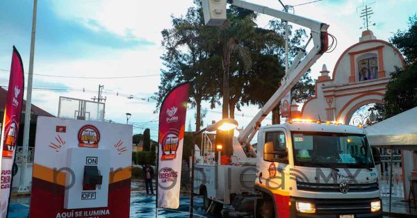Entrega Pepe Chedraui luminarias LED en San Pedro Zacachimalpa