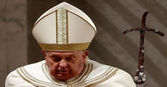 Presenta leve mejoría el Papa Francisco: médico