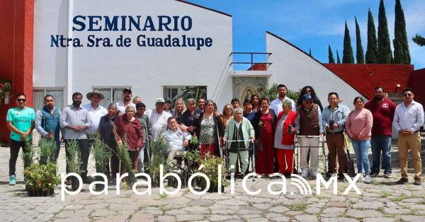 Reforestan &aacute;reas verdes en la zona del Seminario en Amozoc