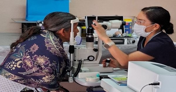 Ofrece Centro Oftalmológico Cuba Visión atención gratuita en Ahuatempan