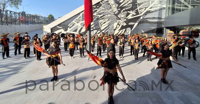 Reconocen diputados de Puebla a integrantes de Marching Bands