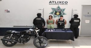 Detienen a pareja que intercambiaba droga en Atlixco