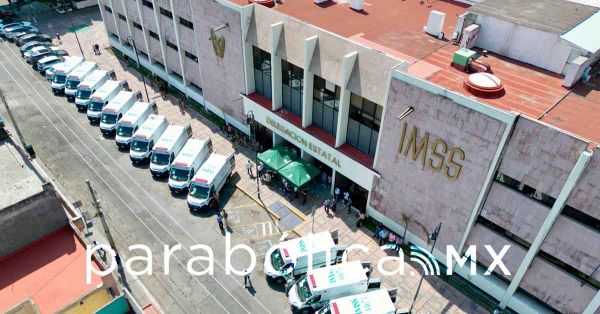 Da IMSS Puebla banderazo de salida a 26 nuevas ambulancias