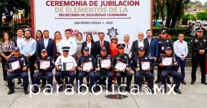 Ofrece Tonantzin Fernández histórico reconocimiento a policías jubilados de Cholula