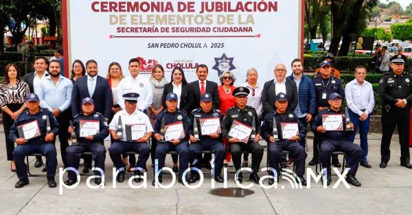 Ofrece Tonantzin Fern&aacute;ndez hist&oacute;rico reconocimiento a polic&iacute;as jubilados de Cholula