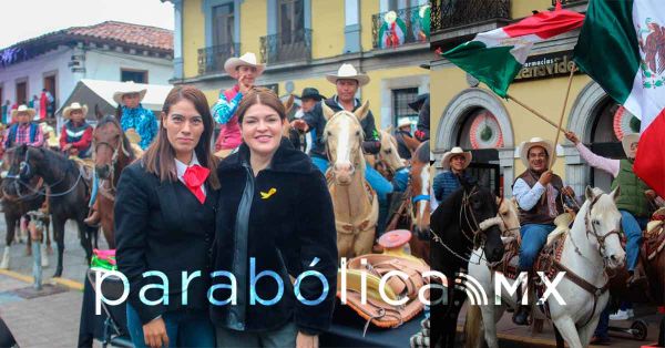 Conmemoran la Independencia en Zacatlán con cabalgata y carrera