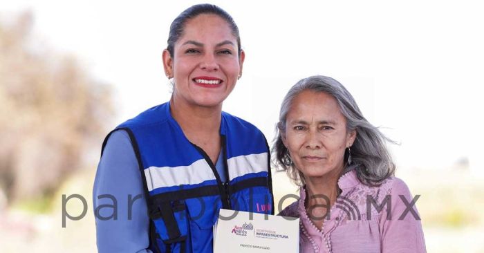 Mejora Lupita Cuautle servicios básicos en San Luis Tehuiloyocan