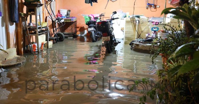 Entrega Omar Mu&ntilde;oz apoyos a familias afectadas por lluvias en La Joya