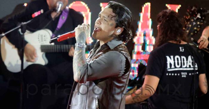 Triunfa Christian Nodal en el Palenque de Puebla
