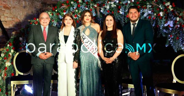 Presenta Bety Sánchez a la reina de la Feria de Zacatlán