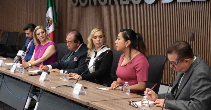 Realizan en el Congreso platica sobre salud femenina