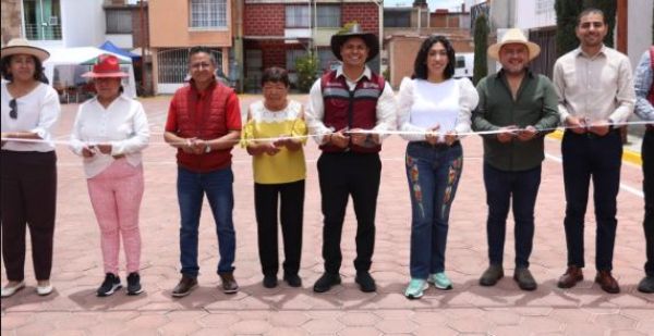 Entrega Omar Mu&ntilde;oz adoquinaminto en reserva territorial Quetzalc&oacute;atl
