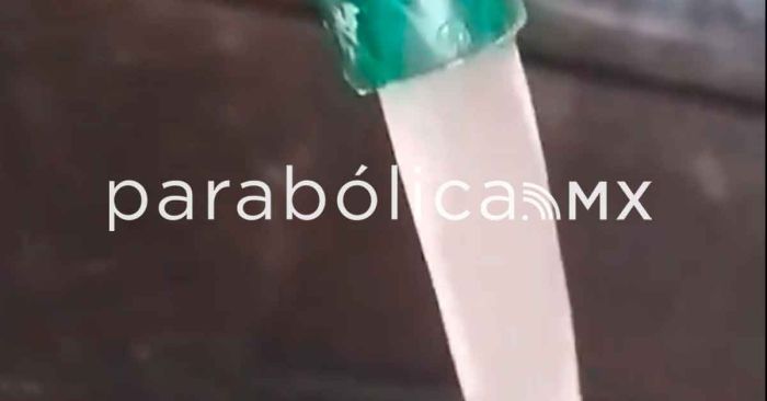 Reclaman &quot;baños de chocolate&quot; por mala calidad del agua en los Héroes