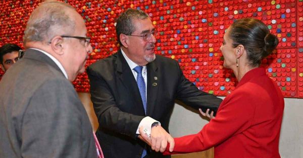 Charlaron Sheinbaum y Arévalo sobre extender el Tren Maya a Guatemala