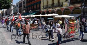Desquician el tr&aacute;fico manifestantes de la 28 de Octubre en el Centro Hist&oacute;rico
