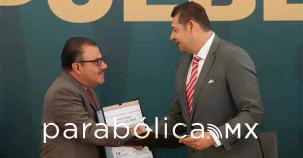 Será Puebla el primer estado en levantar la "Bandera Blanca" en analfabetismo: Armenta