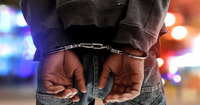 Detienen a un hombre con armas hechizas, droga y cartuchos en Atlixco