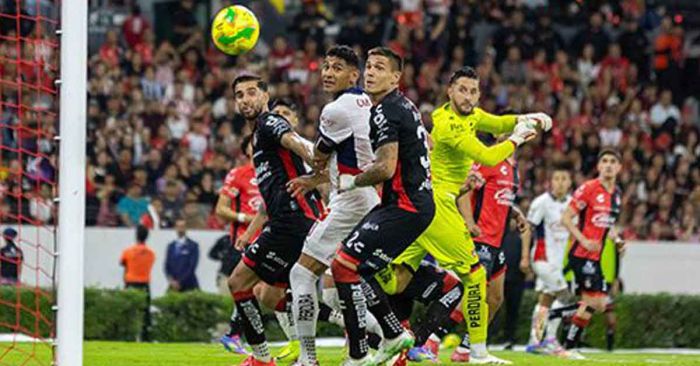 Se lleva Pumas el último boleto para el Play In; Chivas queda eliminado