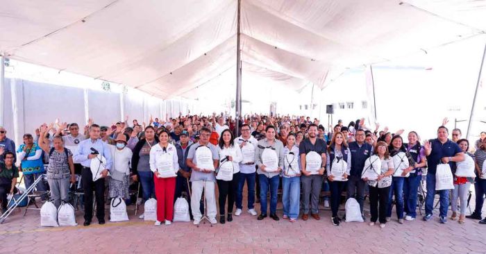 Entrega Lupita Cuautle apoyos alimentarios conjuntos con SEDIF