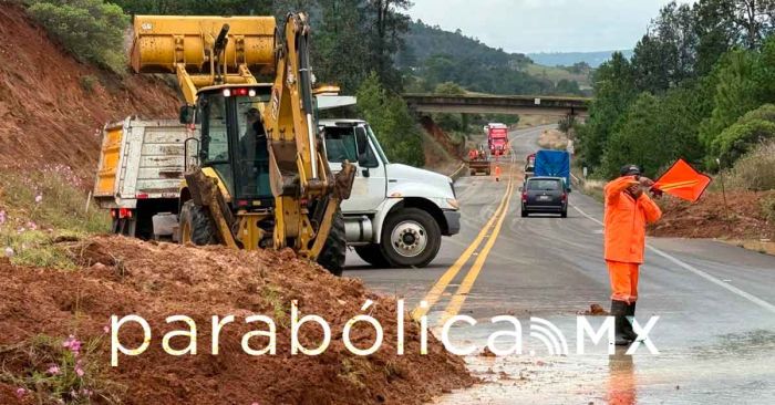 Afectan lluvias en 36 municipios serranos; 25 puntos con deslaves y derrumbes, reporta Gobierno estatal