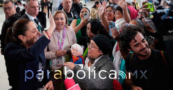 Llega Claudia Sheinbaum a Canad&aacute;; es recibida por migrantes