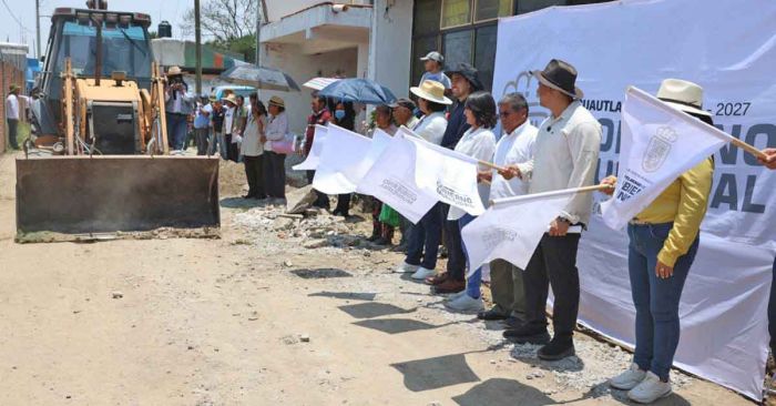 Encabeza Omar Muñoz inicio de pavimentación en Almecatla