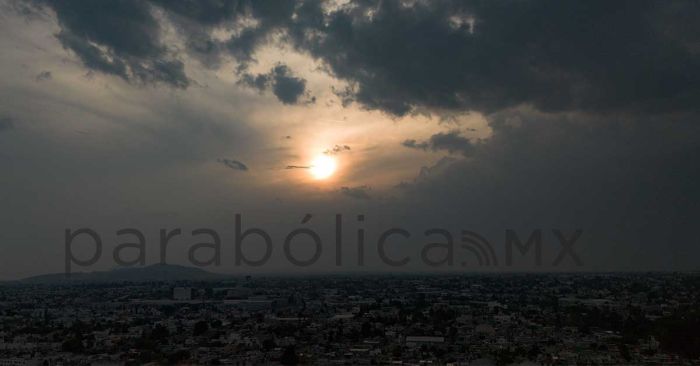 Espera Puebla capital día parcialmente nublado