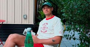 Exhiben redes a futbolistas