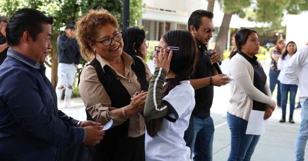 Entrega DIF Cuautlancingo lentes gratuitos en secundaria